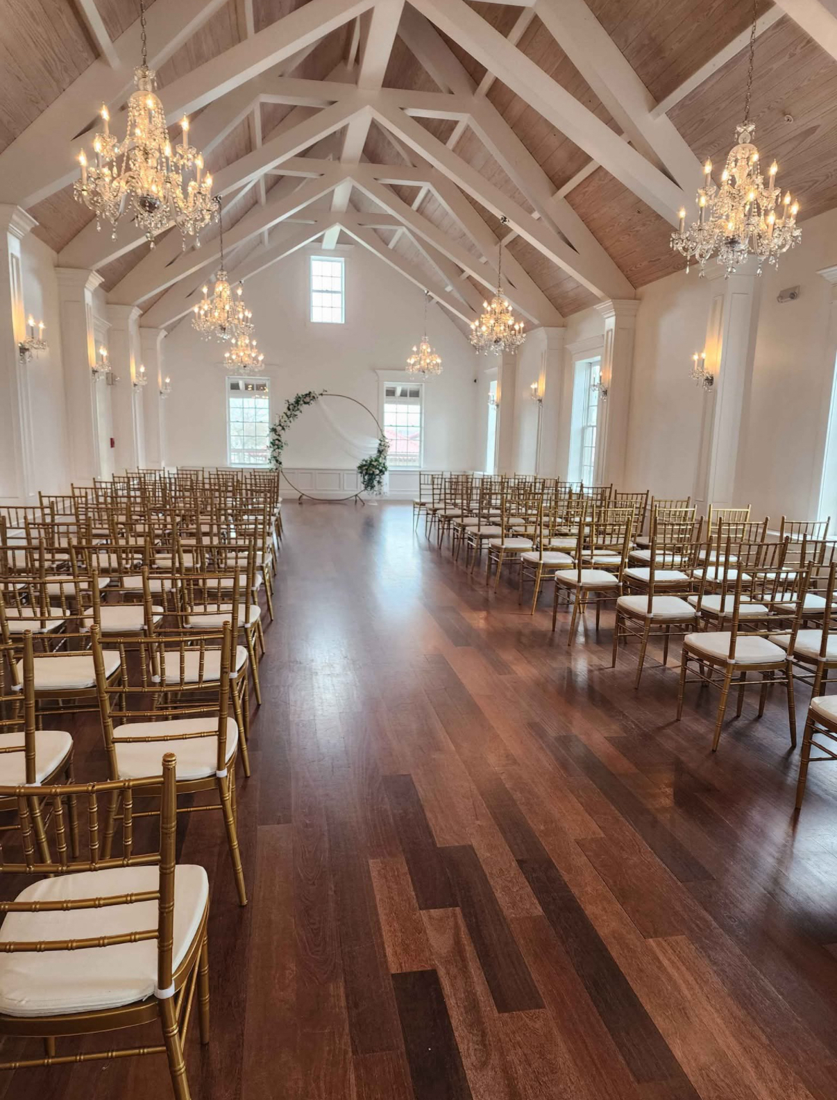 Gold Chiavari Chair & Arch at a wedding venue in Alachua County